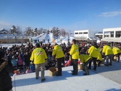 開会、閉会時のもちまきも大好評