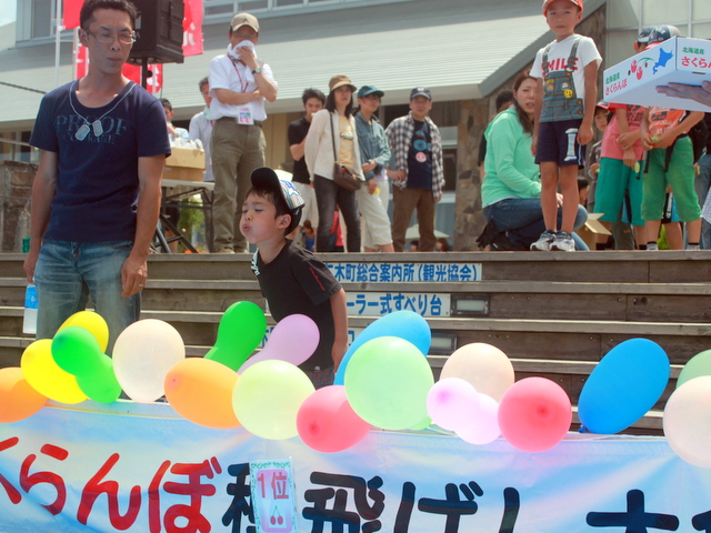 「さくらんぼ種飛ばし大会」
