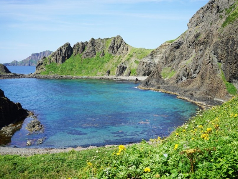 礼文島屈指の青く澄んだ海