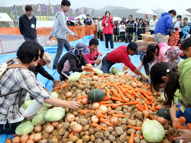 野菜の詰め放題は1回500円
