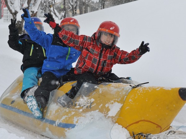 スノーバナナ乗りは1回100円