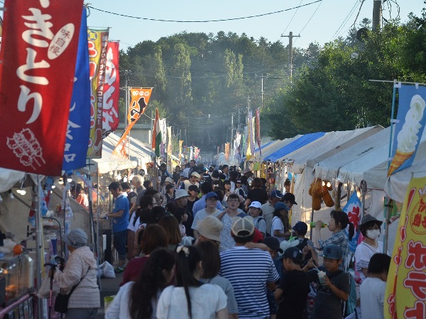 会場には多くの露店が出店！