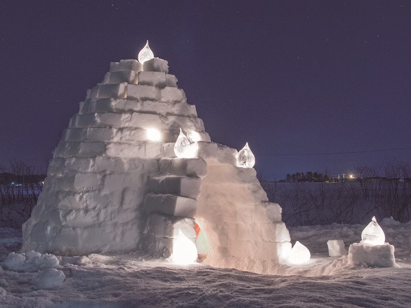 かまくらやイグルーづくりに挑戦