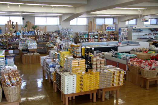 地場産品の展示販売コーナー有