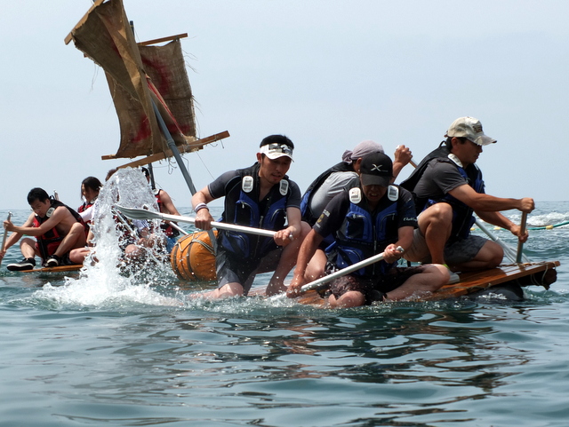漂流レースはチームワークが重要