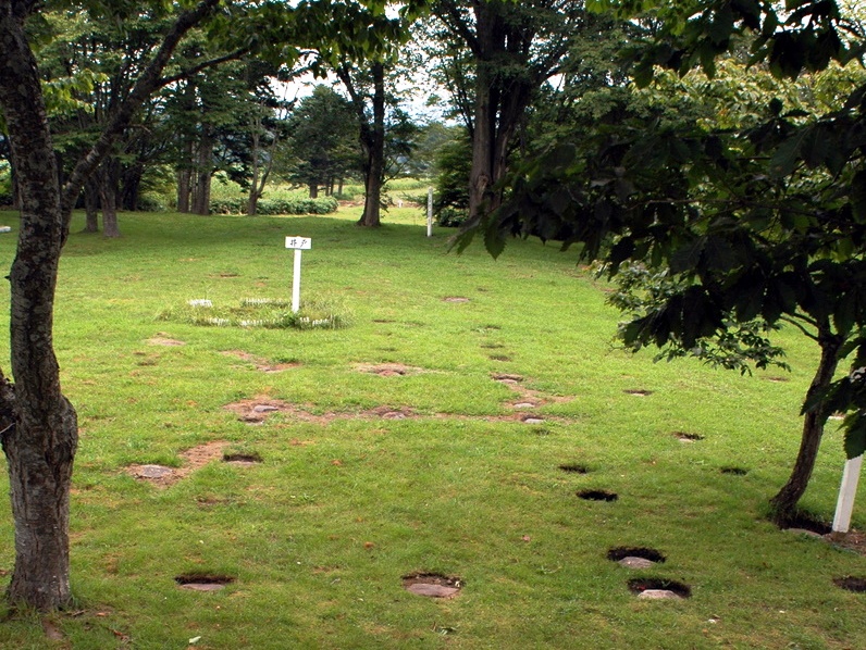 発掘調査で見つかった御殿の礎石