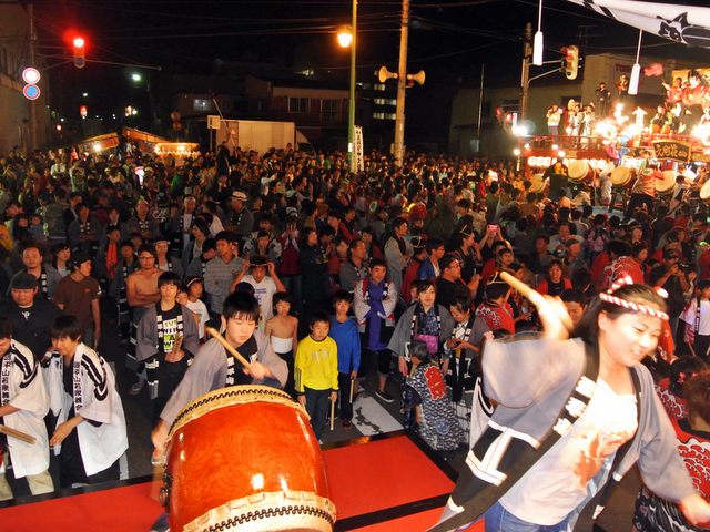 迫力の太鼓合戦