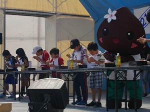大勢の人でにぎわうイベント