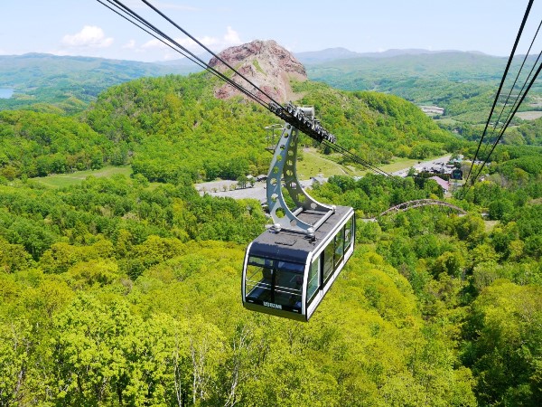 有珠山山頂へ通じるロープウェイ