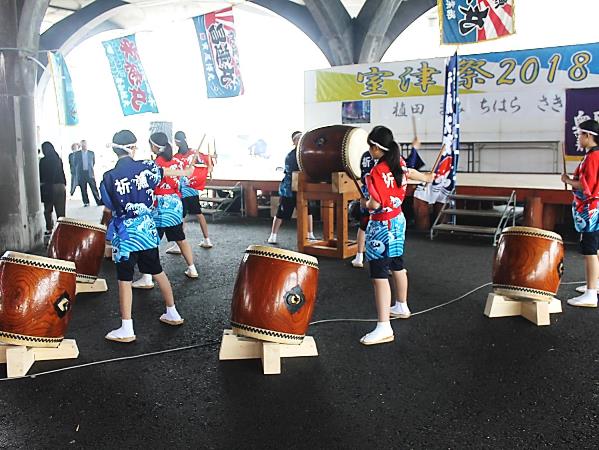 地元学生が郷土芸能を披露