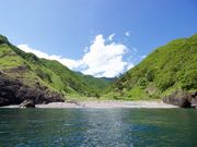 沿岸まで近寄り絶景を満喫