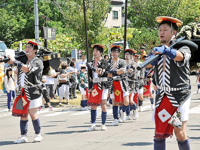 市内巡幸の奴行列