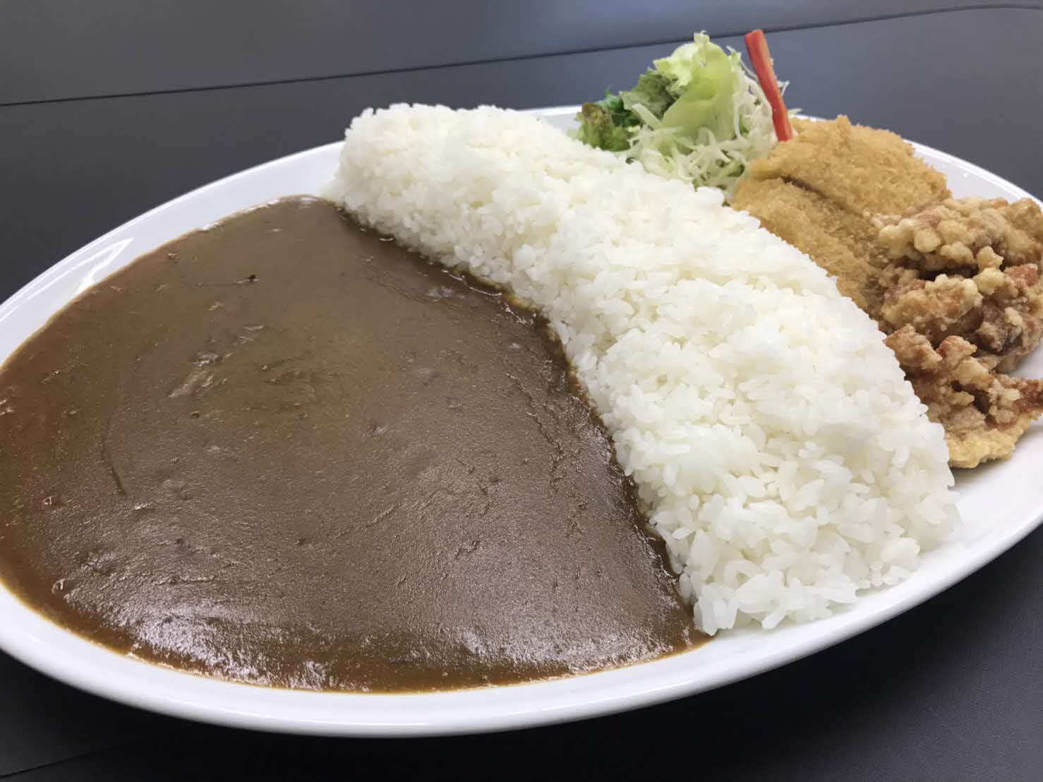 メガ盛りカツカレー
