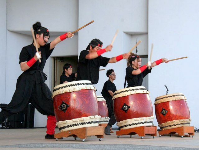 胸の神髄に響き渡る荘厳なリズム