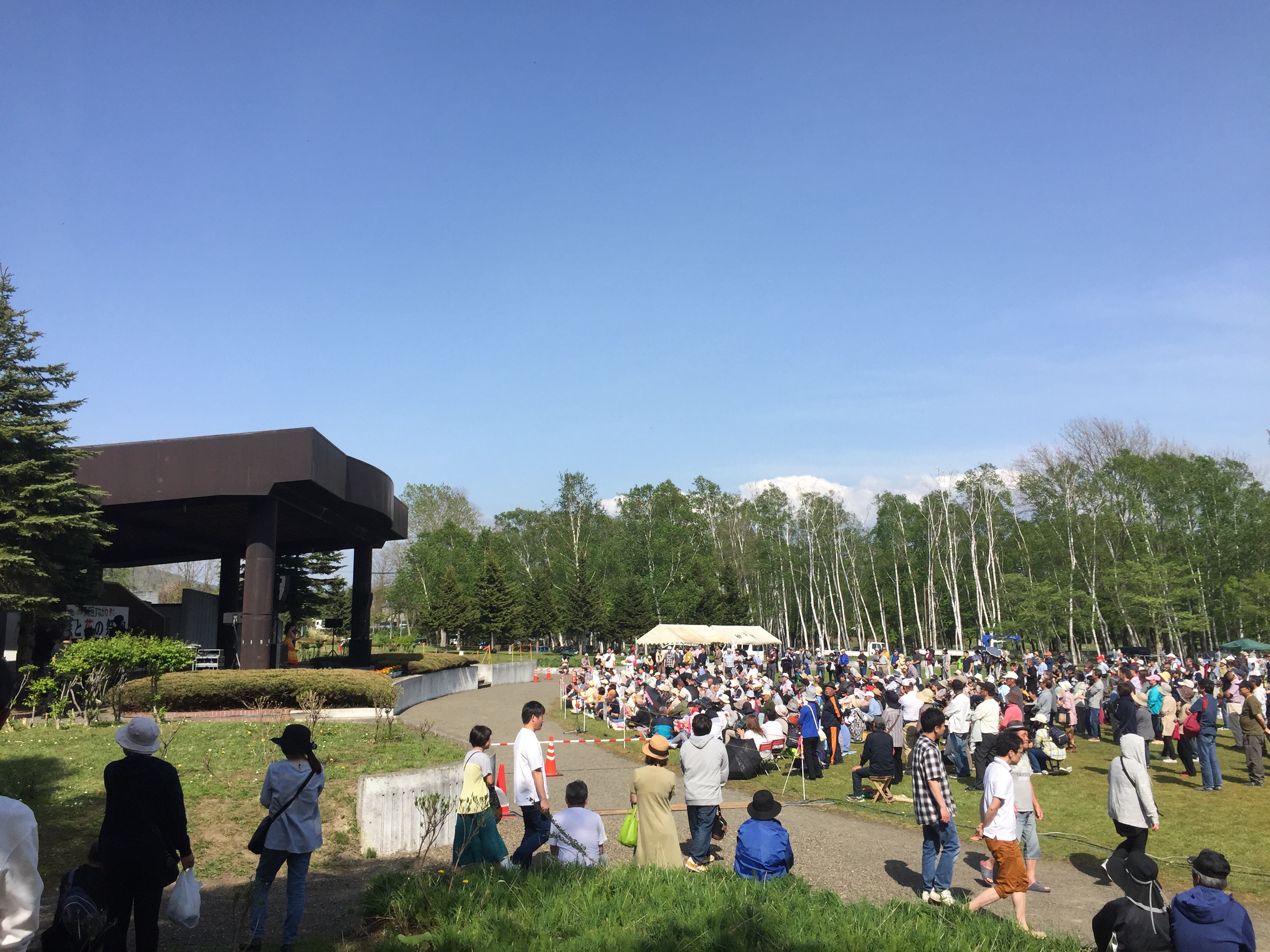 歌謡ショーや市民劇団の公演
