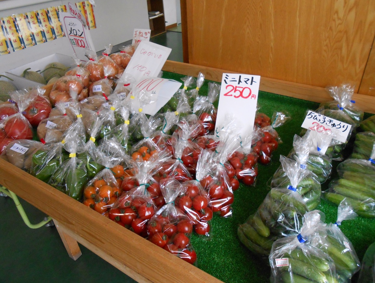 蘭越町の特産品や地元野菜を販売