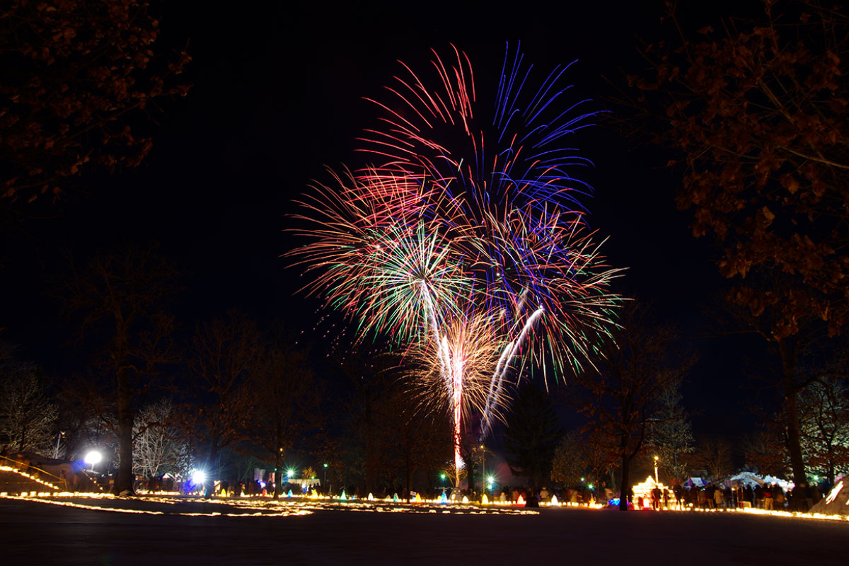 イベントを締めくくる雪中花火