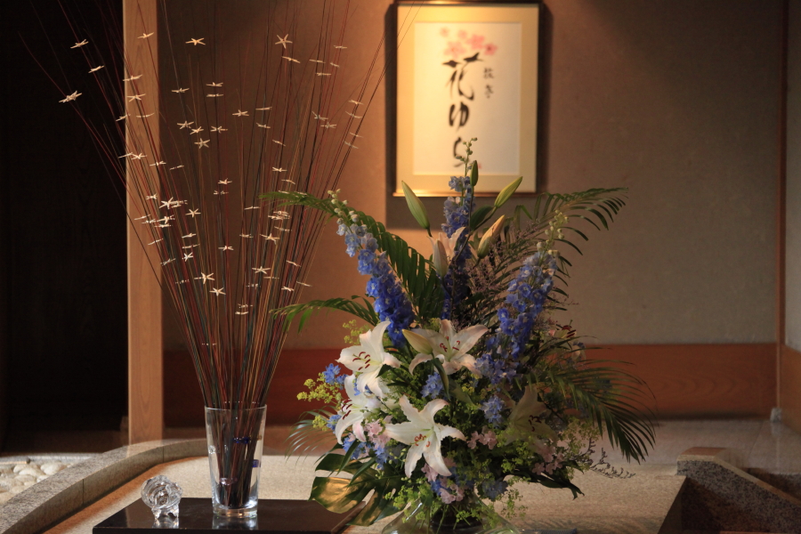 お客様をお迎えする、四季の花