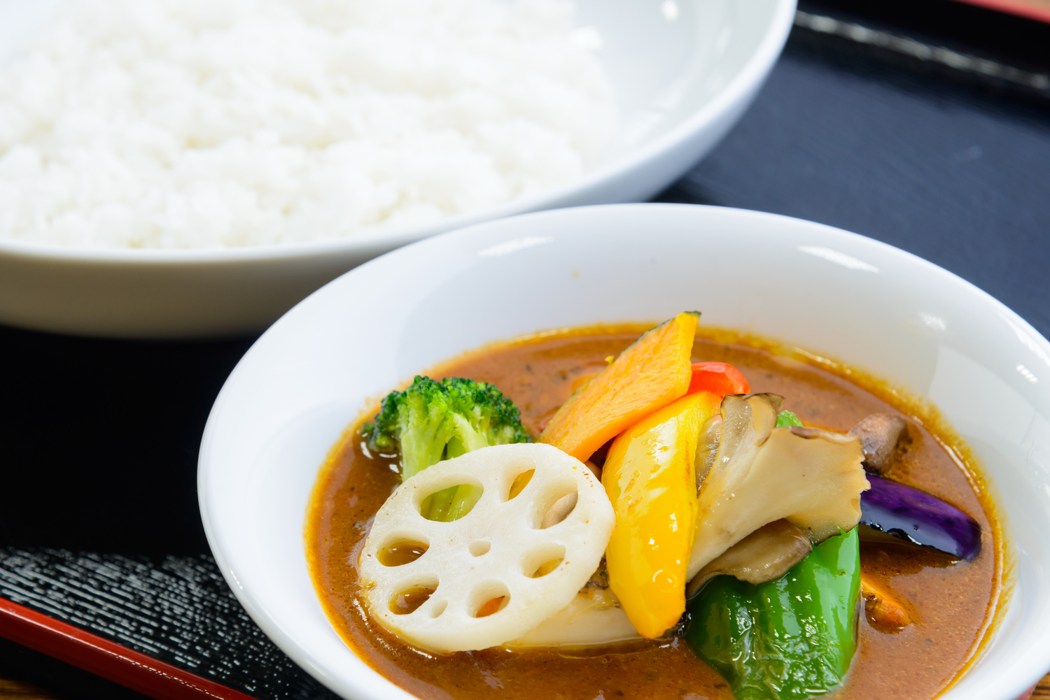 名物「赤平トマトスープカレー」