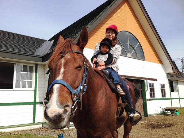 親子で一緒に乗馬を楽しめる