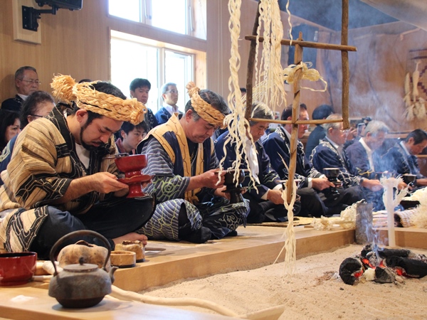 神聖な伝統文化を体感できる