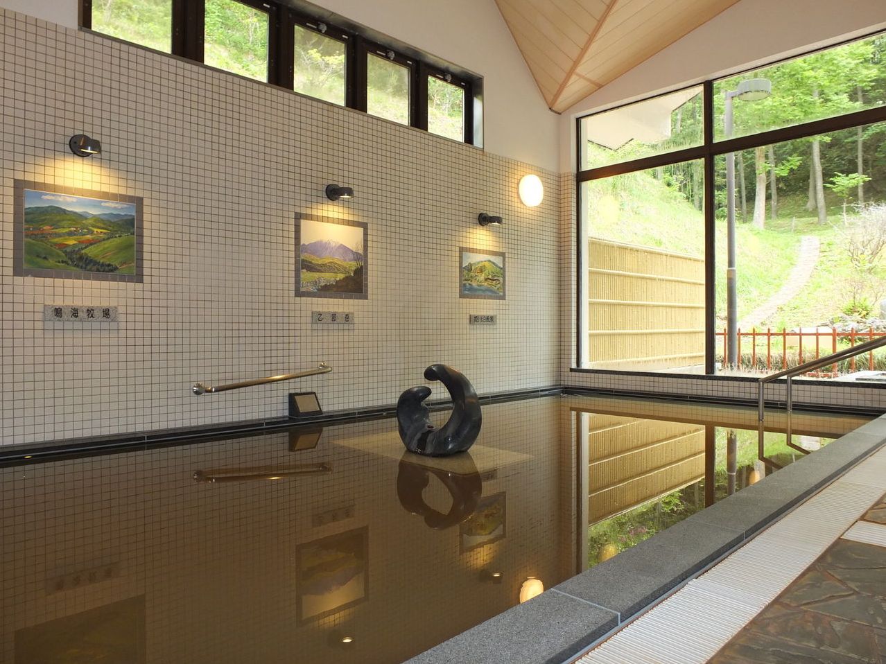 タイル画は、のどかな乙部の風景