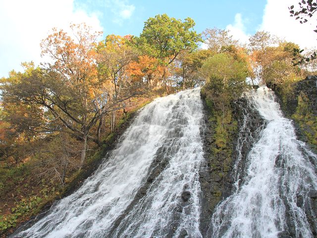 滝の紅葉は例年10月下旬が見頃