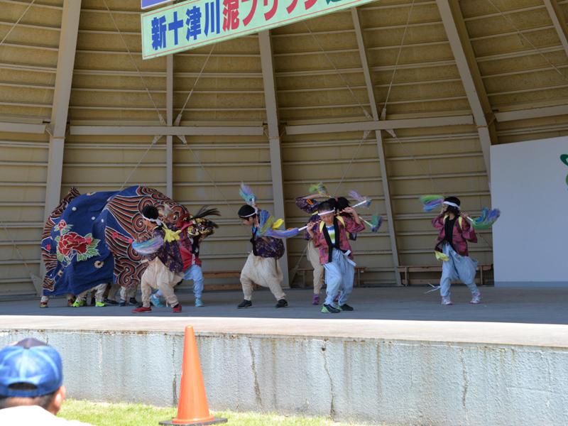 無形文化財「獅子神楽」の演舞