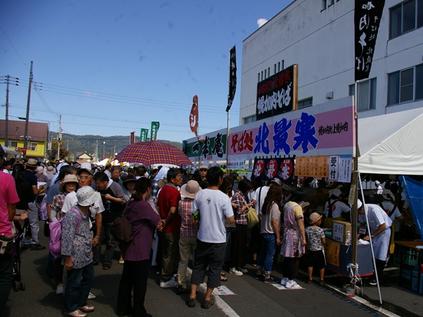 そば食べ歩き会場の風景