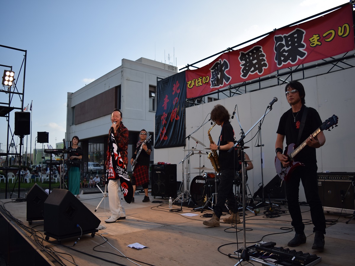 市内外のアマチュアバンドが出演