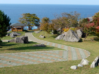 岩石を使った「雄冬岬岩石公園」