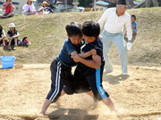 真剣勝負の子ども奉納相撲