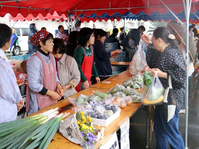新鮮野菜は早い者勝ち!