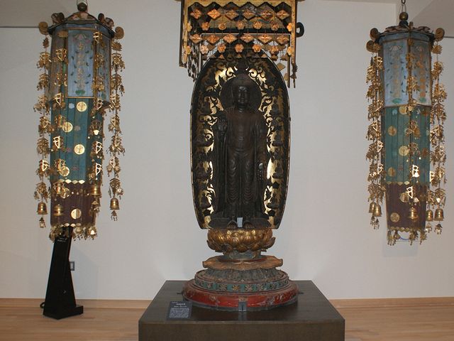 宝物館の見学は事前予約が必要