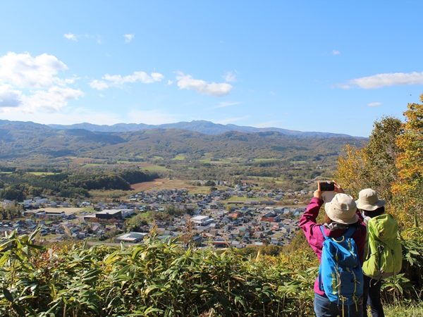 東山山頂を目指すコースもある