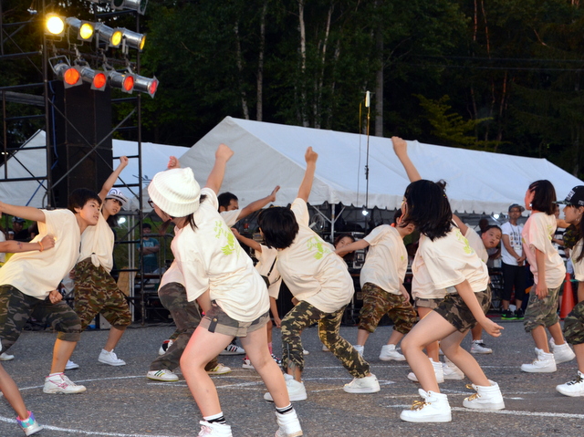 ダンスパフォーマンスに拍手喝采
