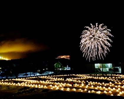 ランタン、天文字、花火の競演