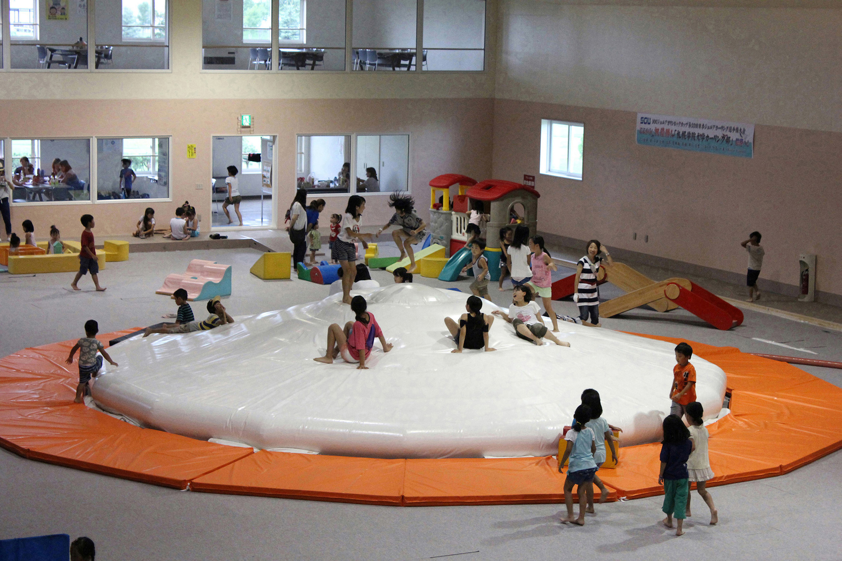 夏期間は屋内遊具施設