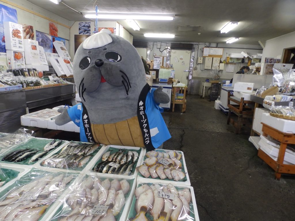 ㈲まるとみ渡辺水産鮮魚介直販店 海鮮食堂よってけまるとみ – 観光素材